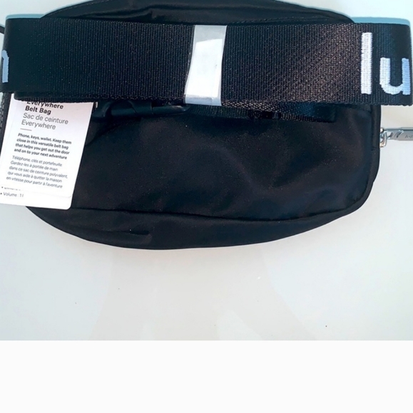 Lululemon Athletica Everywhere  Belt Bag 1L Black/White Strap - Picture 6 of 10